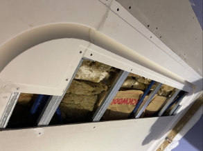 Plafond avec gorges lumineuses en staff pour ruban LED